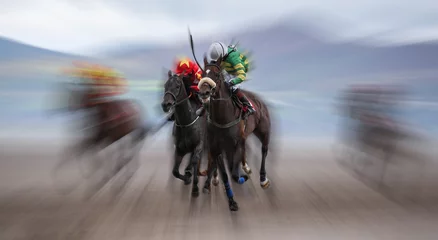 Crédence de cuisine en verre imprimé Léquitation Galloping horse race on the beach, motion blur effect