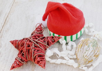 ensemble de décoration de noël sur fond bois