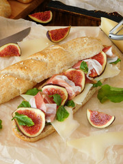 Sandwich with hamon, figs, arugula and Parmesan cheese