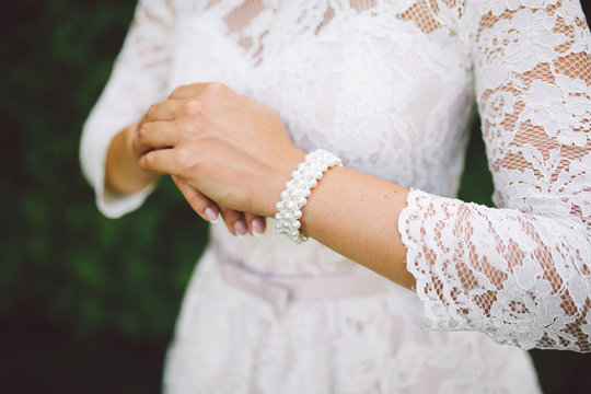 The bride's hands. Beautiful bracelet