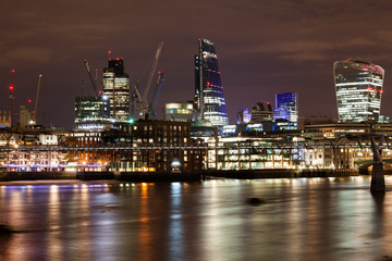 Fototapeta na wymiar London nights from the piers with Canary Wharf view 