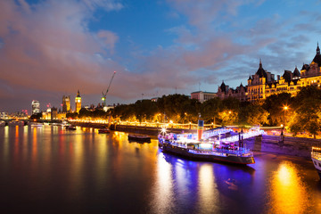 Fototapeta na wymiar London at dawn. View from Golden Jubilee bridge