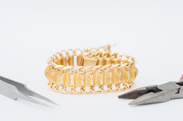 Reparation and restoration of jewelry