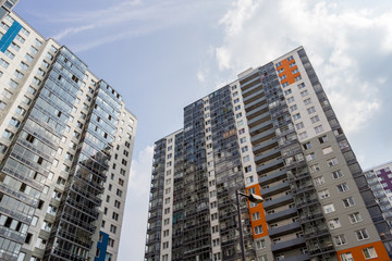 Naklejka premium Modern high-rise apartment buildings on a bright sunny day