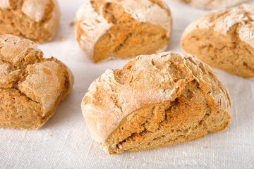 Sauerteig- Brötchen