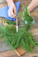 Schachthalm und H&auml;nde