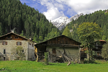 la frazione Forno di Moena e il Latemar; prima neve di settembre