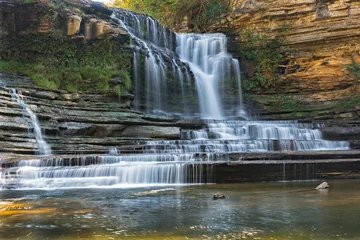 Zelfklevend Fotobehang Cummins Falls © Jim Vallee