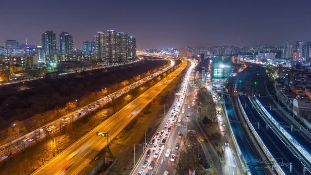 Time lapse traffic at night in Seoul, South Korea. (4K)