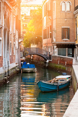Obraz na płótnie Canvas Bridge and boats in Venice
