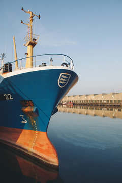 Front of a ship in a harbour