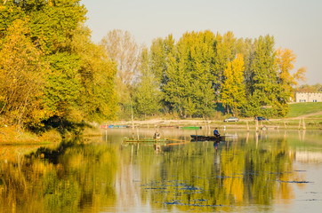 Fototapeta na wymiar Autumn at lake