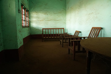 Alte Wartehalle im alten deutschen Bahnhof in Moshi (Tansania)