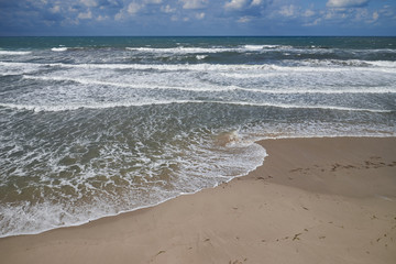 Fototapeta na wymiar Surf on sandy beach
