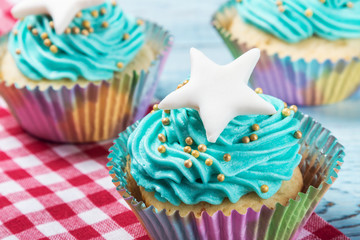 cakes cupcakes to the celebration of Christmas on the table