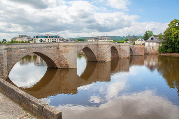 Fototapeta premium Terrasson. Le vieux pont . Dordogne. Nouvelle Aquitaine