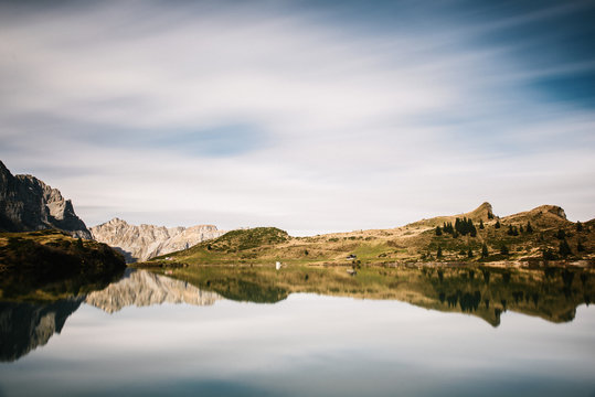 Long exposure Tr?_ebsee mountain lake