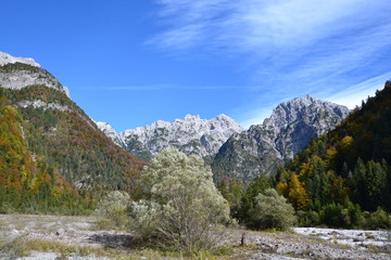 Fototapeta na wymiar Claut - Parco naturale delle Dolomiti Friulane