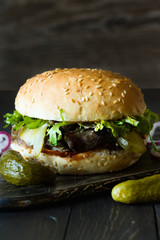 Hamburger with beef slices