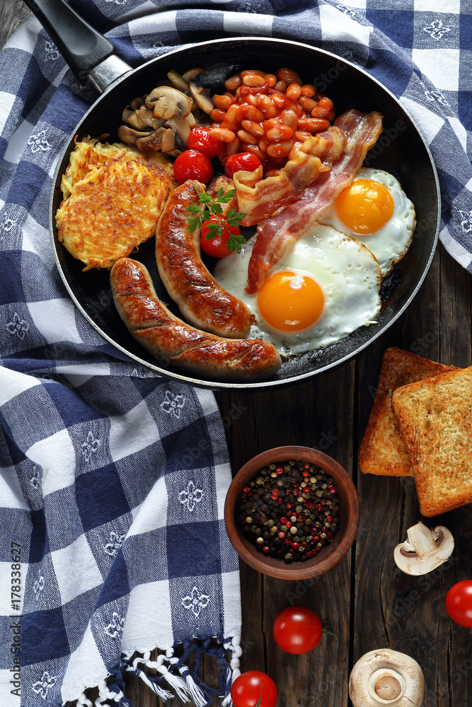 Wall mural full english breakfast on friyg pan