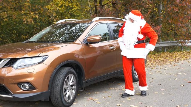 Santa Claus kicks the wheel of the car 50 fps