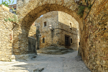 Fototapeta na wymiar sight of the streets of the medieval town of Peratallada in Gerona, Spain.