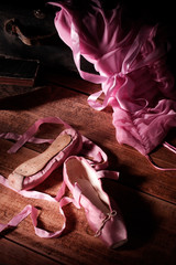 Ballettschuhe und Kleid