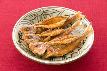 グルクン（タカサゴ）の唐揚げ