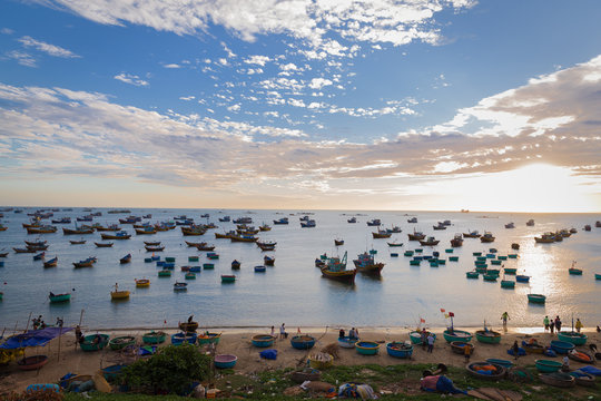 Fototapeta Vietnam village fishing boats ships sunset light