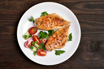 Grilled chicken breast and vegetable salad