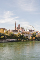 Basel, Stadt, Altstadt, Grossbasel, Rhein, Rheinufer, Altstadthäuser, Münster, Kirche, Herbst, Herbstmesse, Riesenrad, Schweiz