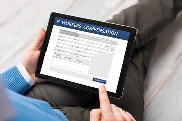 Man applying for workers compensation - obrazy, fototapety, plakaty