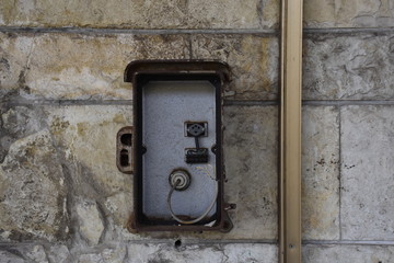 Lost Places, Vergessene Orte, Spind, Werkstätte, Tisch, Akten, Stuhl, Gitter, Zeit, aufgelassen,...