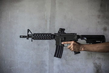  Handle guns and aim forward.