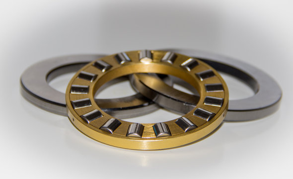Exploded view of a thrust roller bearing with selective focus