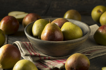 Raw Green Organic Seckel Pears