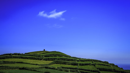 Landschaft Azoren mit Turm