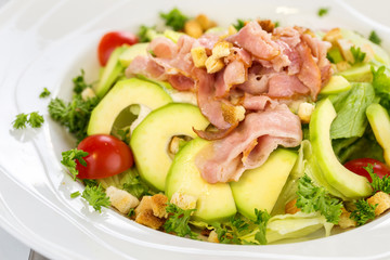 Green salad with avocado and bacon