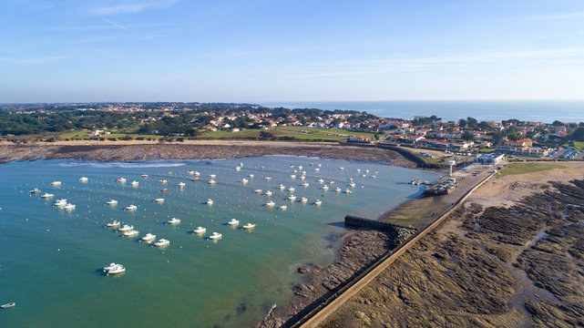 Vue a&eacute;rienne du port de Saint Gildas &agrave; Prefailles