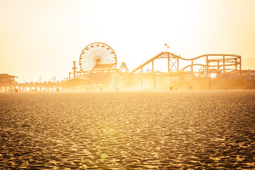 Golden sunset on Santa Monica beach - obrazy, fototapety, plakaty