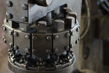 Werkzeuge und Maschinen in einer Schmiede