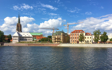 Río Oder y Catedral de Wroclaw, Polonia
