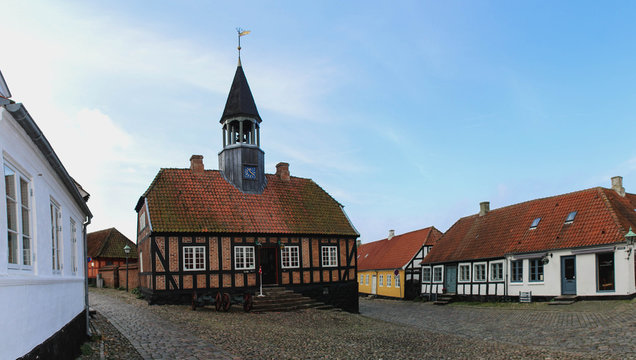 Ebeltoft D&auml;nemark - Altstadt mit Rathaus - Panorama