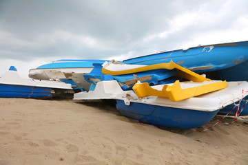 Fototapeta premium destroyed ships on the beach