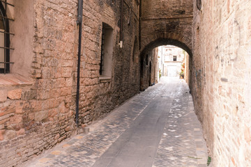 Fototapeta na wymiar the alley of Foligno