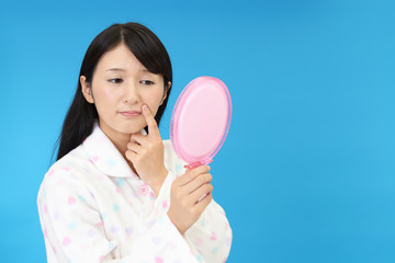 肌荒れが気になる女性