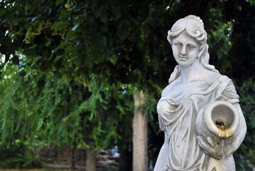Fototapeta na wymiar gypsum statue in garden
