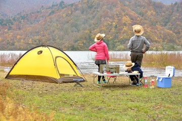 秋・湖畔のキャンプ