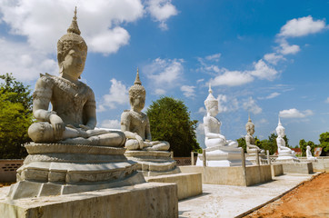 Fototapeta na wymiar big buddha with blue sky