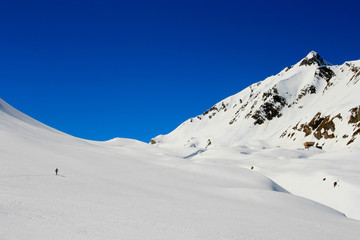 IN SOLITARIA VERSO LA VETTA
